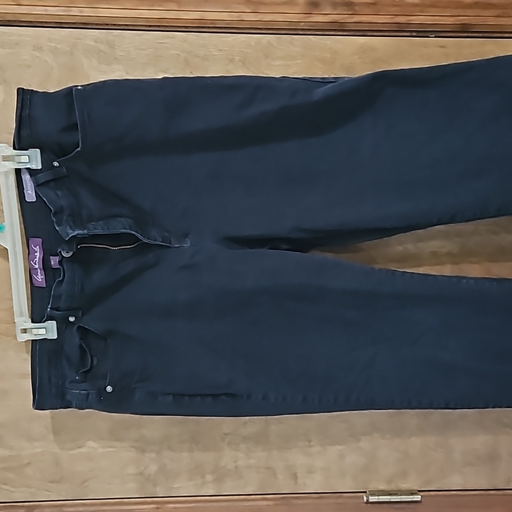 Gloria Vanderbilt black jeans